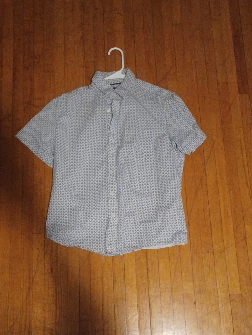 Men's Short-Sleeve Button-Up Shirt in Light Blue Pattern